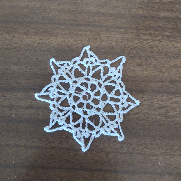 White Hand  Crochet Snowflake Christmas Tree Ornaments - Picture 5 of 7